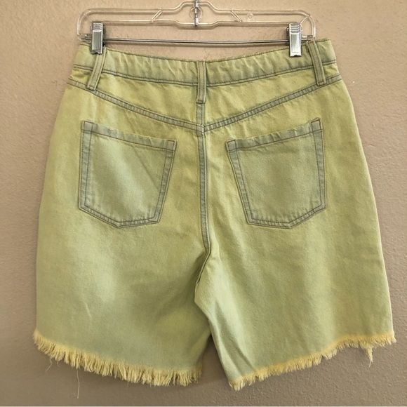 WILD FABLE High Rise Bermuda Raw Hem Distressed Button Fly Jean Shorts Size 6 - Picture 2 of 12